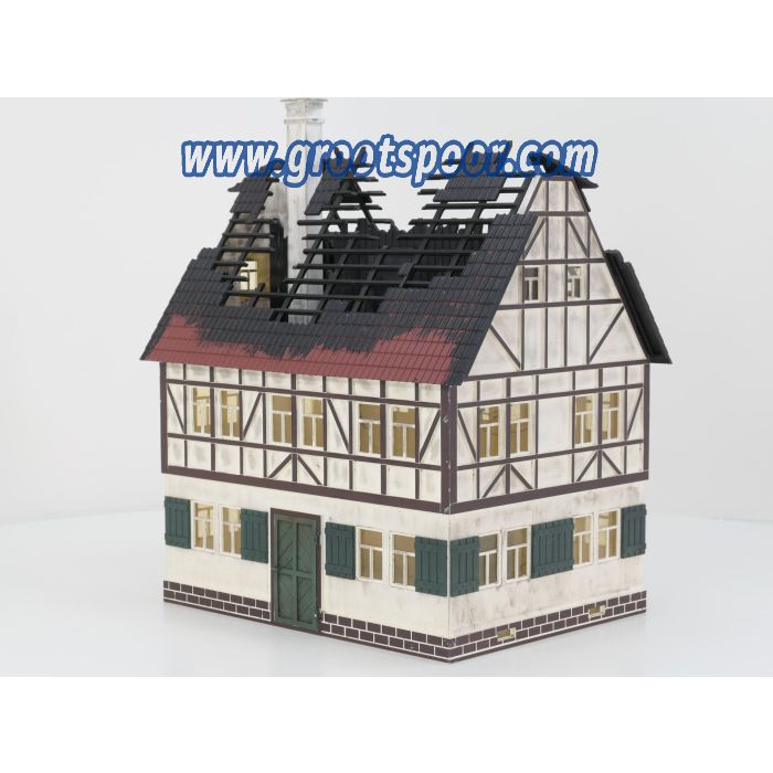 VOLLMER 1280 BRENNENDES HAUS Gebouwd model