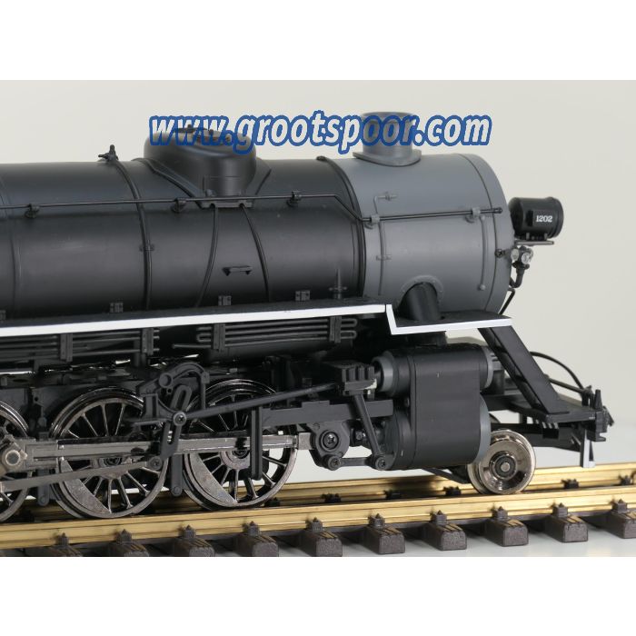 Aristo Craft Trains 21510 2-8-2 Mikado Steam Locomotive with Tender D&RGW No 1202, Vitrinemodel