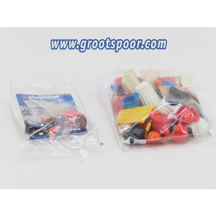Playmobil Set van 60 Figuren met Accessoires #9604 - sku: 20260604110240 - Gebruikt - Zeer goede staat - Afbeelding 3