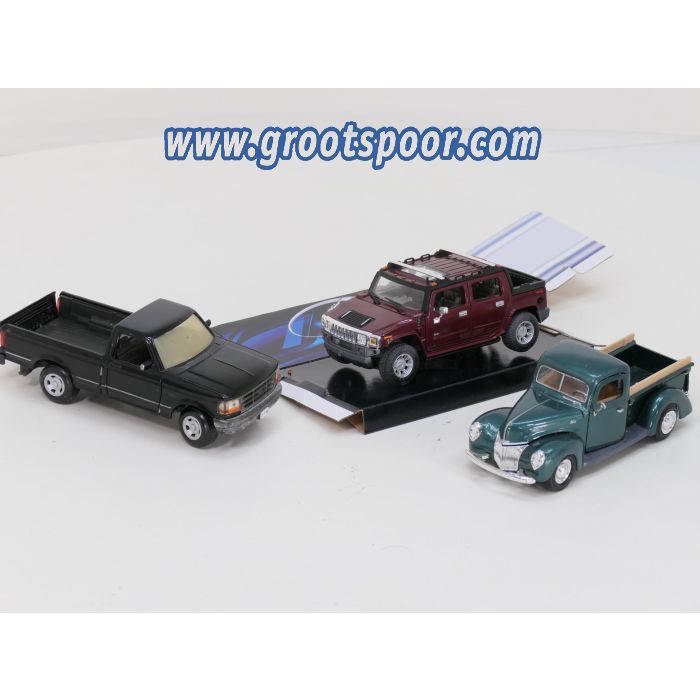 Schaal 1:24 Set drie Amerikaanse Pick ups - sku: 20260619111256 - Gebruikt - Zeer goede staat - Afbeelding 2