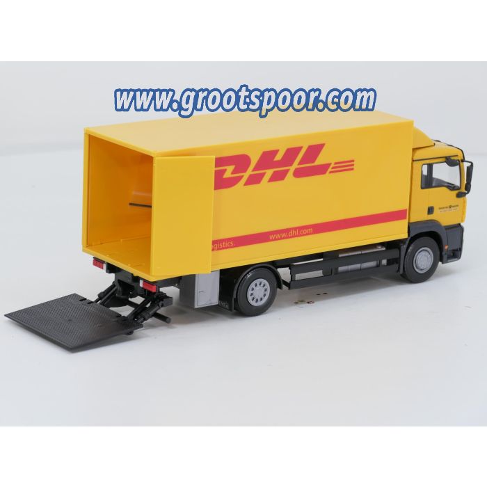Emek EM89069 MAN TGS M Kofferauslieferungsf. DHL/Deutsche Post mit Hebe 1:25 - sku: 20260619022653 - Used - Like new - Photo 3