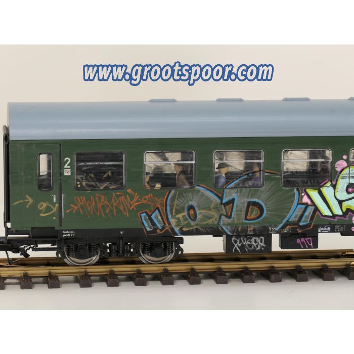 PIKO 37650 G-Reko-Wagen 2. Kl. DR 57 50 28-15 123 -2 Bghwe, GRAFITTI Kugellagerachsen, Innenbel, Energiesp, 11 Figuren - sku: 20260716011020 - Used - Very good condition - Photo 3