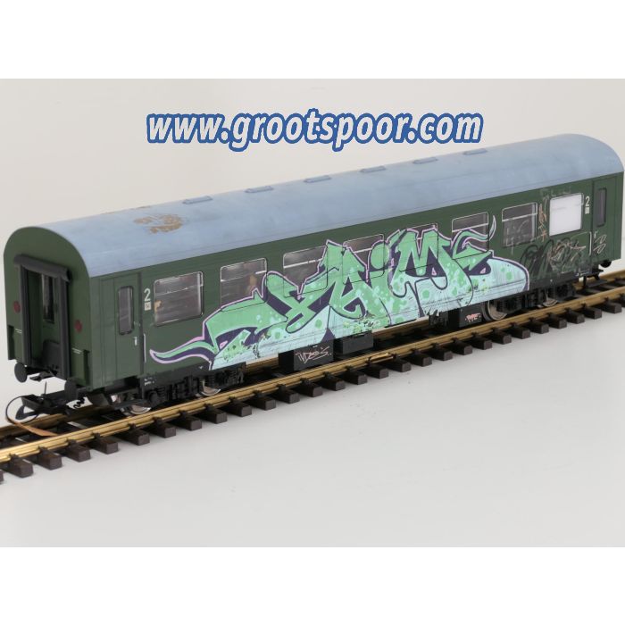 PIKO 37650 G-Reko-Wagen 2. Kl. DR 57 50 28-15 123 -2 Bghwe, GRAFITTI Kugellagerachsen, Innenbel, Energiesp, 12 Figuren - sku: 20260716012615 - Gebraucht - Sehr guter Zustand - Bild 2