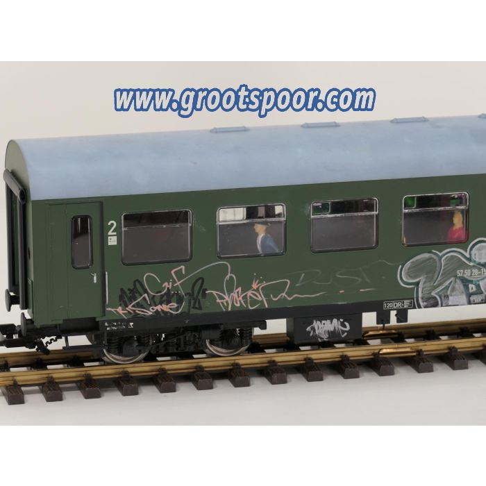 PIKO 37650 G-Reko-Wagen 2. Kl. DR 57 50 28-15 123 -2 Bghwe, GRAFITTI Kugellagerachsen, Innenbel, Energiesp, 12 Figuren - sku: 20260716012615 - Gebraucht - Sehr guter Zustand - Bild 5
