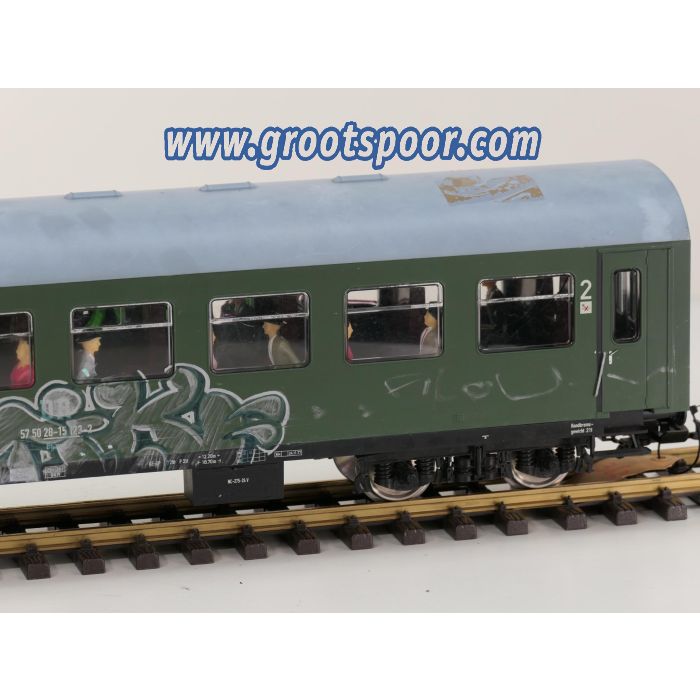PIKO 37650 G-Reko-Wagen 2. Kl. DR 57 50 28-15 123 -2 Bghwe, GRAFITTI Kugellagerachsen, Innenbel, Energiesp, 12 Figuren - sku: 20260716012615 - Gebraucht - Sehr guter Zustand - Bild 6