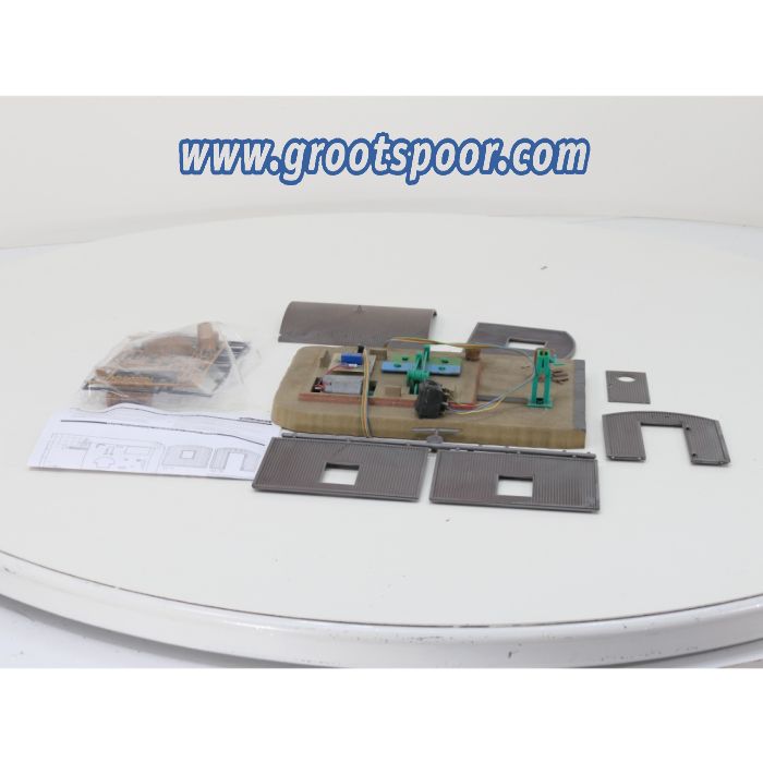 POLA 330937 Schrankenwärterhütte bouwpakket - sku: 20260731103250 - Nieuw - Afbeelding 1