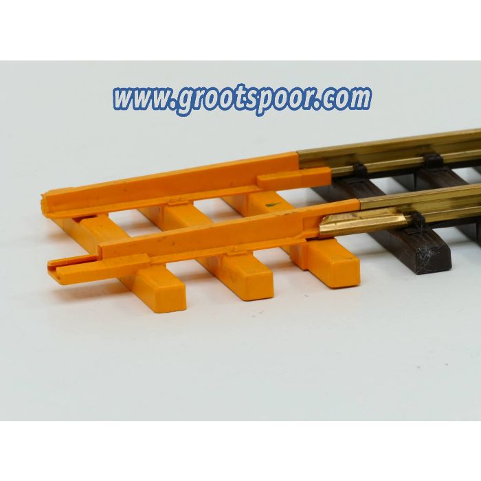 LGB 1006 Kunststof Rail overgangs-adaptor tussen kunststofrail en standaard lgb (10000 /11000) rails