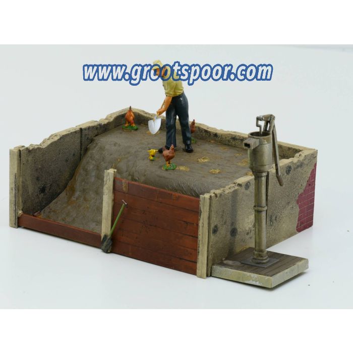 POLA 331843 Misthaufen & Jauchepumpe gebouwd model