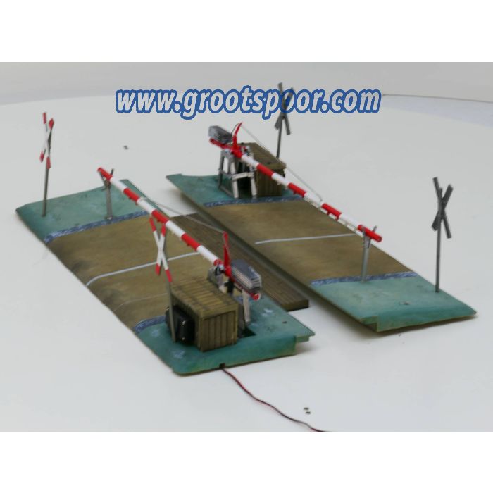 POLA 330870 / 330940 Bahnschranke mit Antrieb, Digitaal - sku: 20220909010119 - Gebraucht - Bild 2