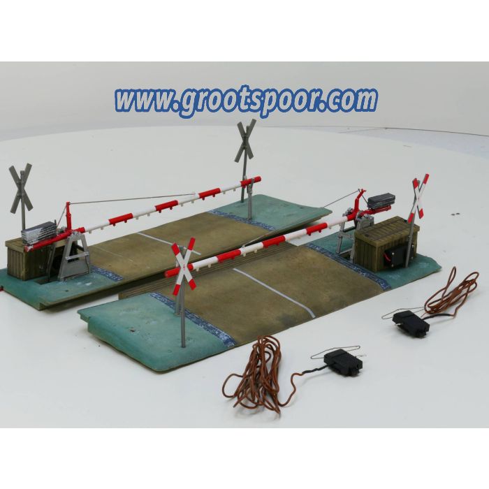 POLA 330870 / 330940 Bahnschranke mit Antrieb, Digitaal - sku: 20220909010119 - Gebraucht - Bild 3