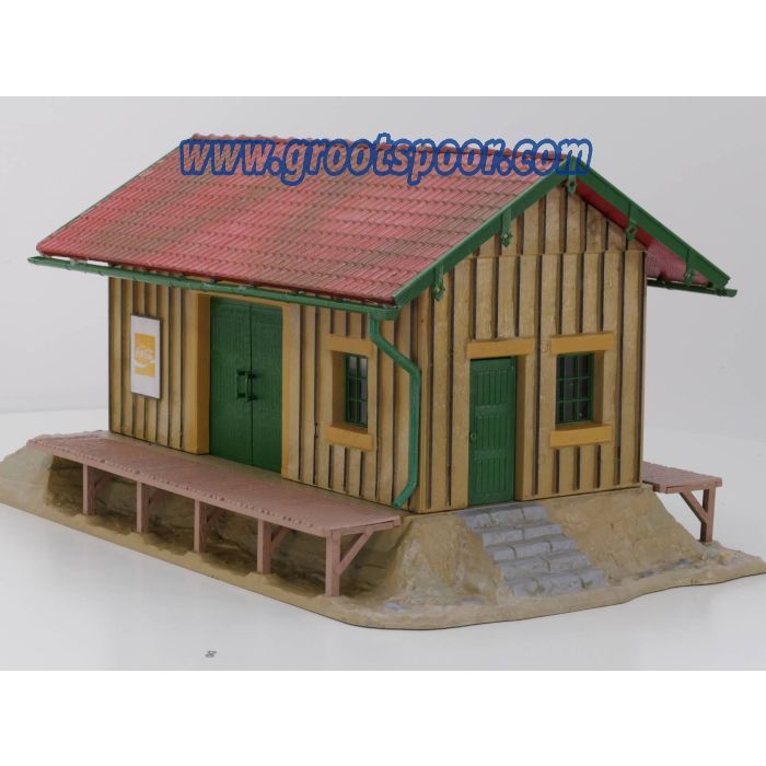 POLA 330905 Güterschuppen gebouwd model