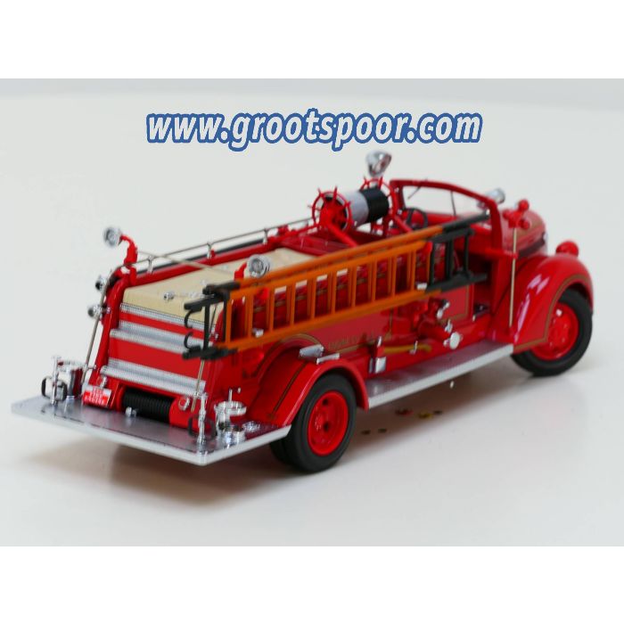 Yat Ming 20058 Ford 1938 Fire Engine Georgetown 1:24 Die Cast Metal