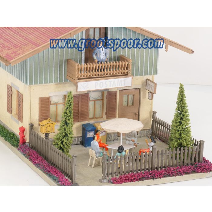 POLA 330929 Gasthaus Zur Post Gebouwd model, 6 Figuren