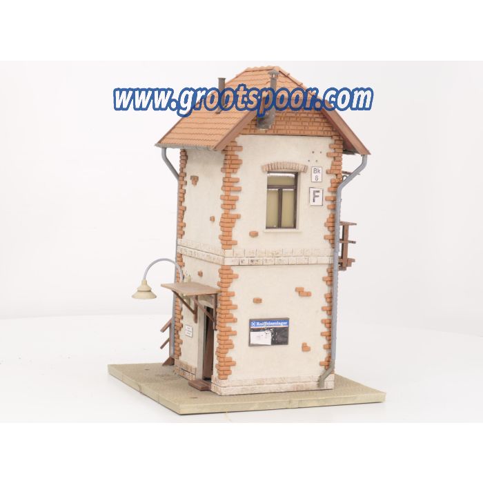 POLA 331709 Seinhuis gebouwd model, 2 Figuren, Innenbeleuchtung
