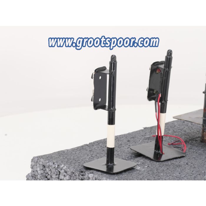 Set van 4 metalen seinen, Zelfbouw