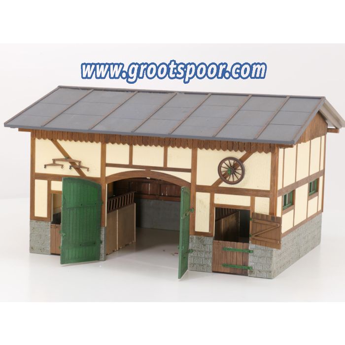 Pola 331845 Pferdestall gebouwd model