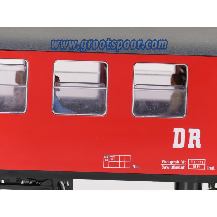 LGB 31710 DR/HSB personenwagon 902-304 KBD, Metallrader, 3 figuren