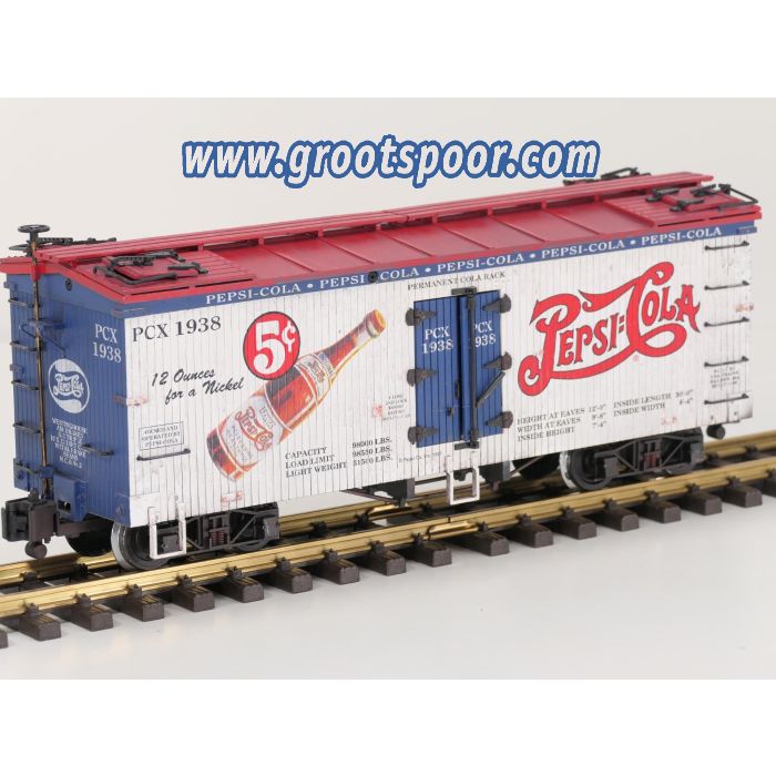 USA Trains R-16124 Pepsi Cola 1938 Refrigerator Car, Gesupert, Gealtert, Metallrader 2x 67419 , Klauenkupplungen