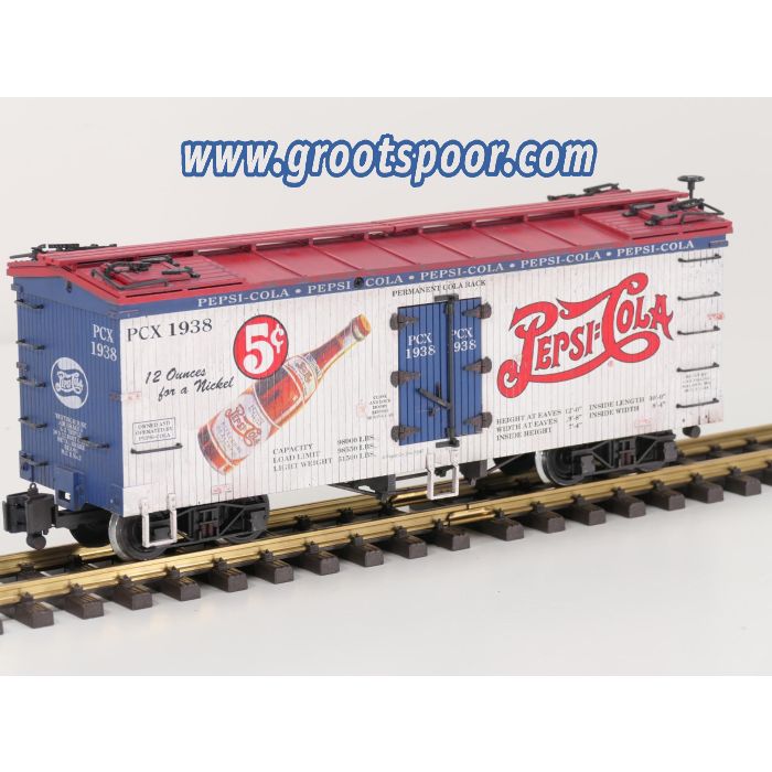 USA Trains R-16124 Pepsi Cola 1938 Refrigerator Car, Gesupert, Gealtert, Metallrader 2x 67419 , Klauenkupplungen