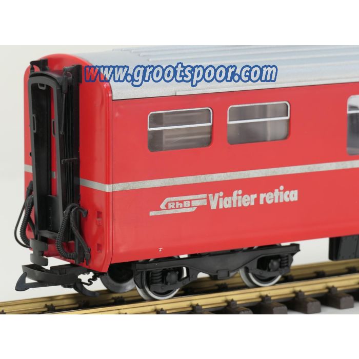 LGB 30680 RhB-Speisewagen WR 3815, Metallrader, Stromabnahme, Innenbeleuchtung